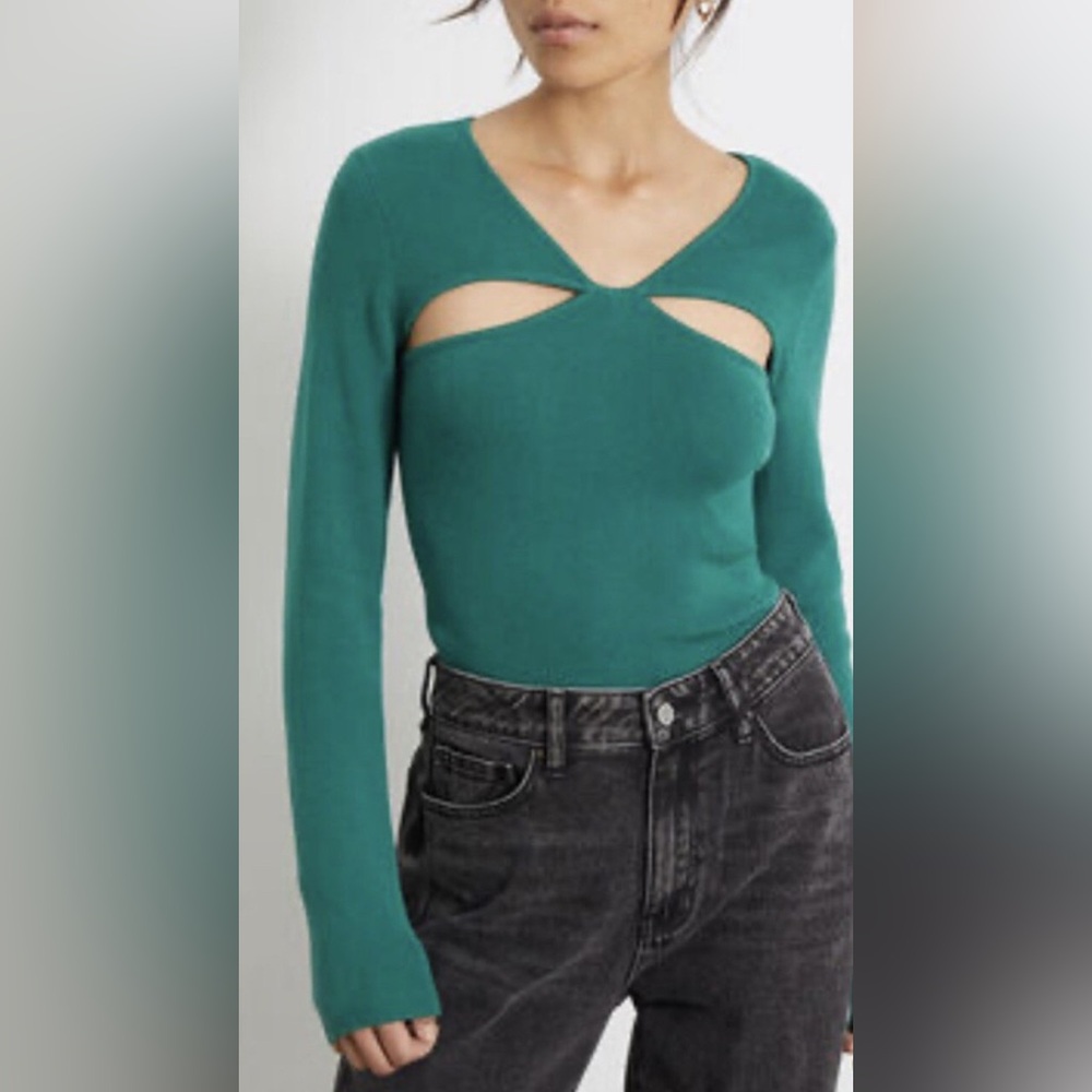 Kendall & Kylie Green V-Neck Cutout Sweater